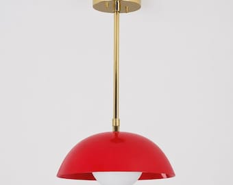 Nowoczesna lampa wisząca z mosiężnym kloszem w kolorze czerwonym do kuchni lub jadalni, ręcznie robiona lampa wisząca Sputnik