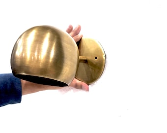 Paar koperen wandkandelaar met oogbol uit het midden van de eeuw – Handgemaakte metalen verlichting