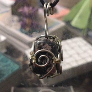 Rhodonietkristallen ketting