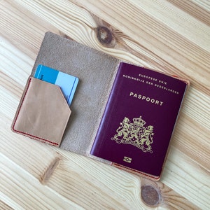 Handgemaakte echte Veg Tan lederen paspoorthoes - perfect cadeau voor reisliefhebbers