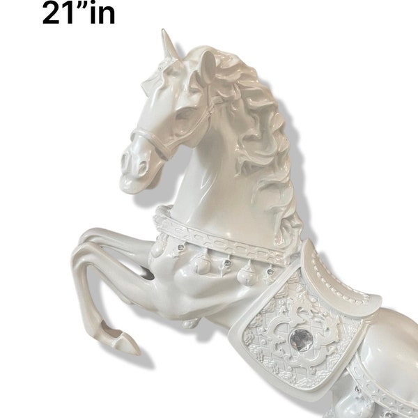 Statue cheval blanc en bois