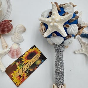 Maraca geïnspireerd door Olokun/Yemaya. Lees de beschrijving.