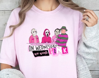 Camiseta &quot;Chicas malas los miércoles vestimos de rosa&quot; Comfort Colors®, camiseta de Halloween, camiseta divertida de Halloween, camiseta rosa de Halloween, regalo de Halloween
