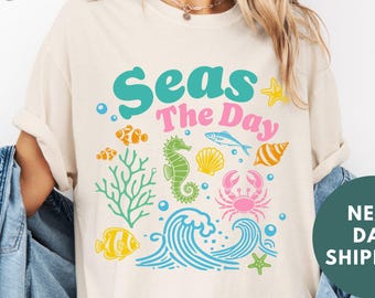 Camiseta Comfort Colors® "Seas The Day", "El mar te llama", playera, playera de verano para mujer, playera estética, regalo para amantes del océano, playera con conchas marinas