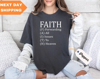 Camisa Faith Meaning Comfort Colors®, camisa cristiana, camisa para grupo de iglesia, atuendo religioso, camisa retro de fe, camisa cristiana con gráficos