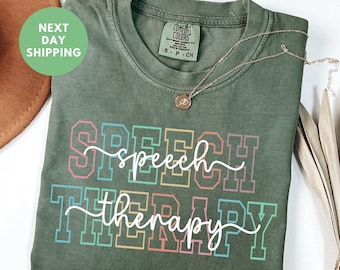 Comfort Colors® スピーチセラピーシャツ、スピーチセラピストシャツ、スピーチセラピーにぴったりの日Tシャツ、セラピストへのギフト、コミュニケーションTシャツ