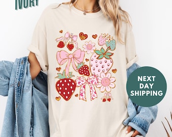 Cute Strawberry Comfort Colors® Shirt, Summer Strawberry Shirt, Cottagecore Berries Tshirt, Strawberry Aesthetic, Botanical Garden Tshirt
