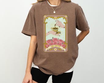 Camiseta con la carta del Tarot del Café Comfort Colors®, Camiseta para amantes del café, Camiseta de café bruja, Camiseta con la carta del Tarot del Café, Camiseta de café para mamá, Regalo para mamá