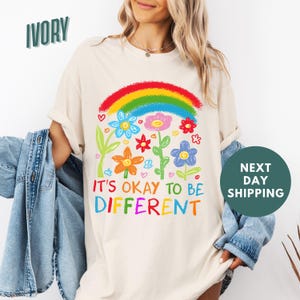 Es ist in Ordnung, unterschiedlich zu sein Komfort Colors® Shirt, Autismus Bewusstsein T-Shirt, Autismus Monat Shirt, Autismus Lehrer T-Shirt, Unterstützung Autismus T-Shirt