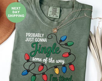 Camiseta Comfort Colors® com estampa de música natalina, "Provavelmente só vou cantarolar um pouco, estou cansado", camiseta engraçada para presente de Natal.