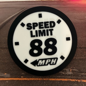 Hastighetsmätarskylt 88 MPH: DeLorean-inspirerad 3D-utskrift