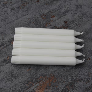 weiße Stabkerzen 19cm lang Tischkerzen aus Stearin Stabkerze mit Zapfenfuß Bild 2