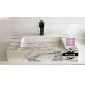 Customizable White Marble Sink – Handcrafted Elegance for Luxurious Bathrooms Handmade Carrara Marble Wall-Mounted Sink: Bespoke Luxury Bathroom Vanity