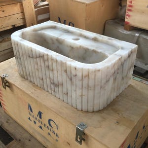 Ready-to-Ship Elegant Calacatta Marble Bathroom Sink – Wall-Mounted or Vanity Top