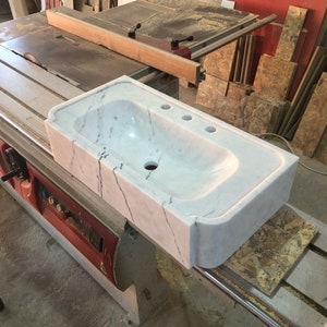 Lavandino in marmo, mobiletto per il bagno, lavandino di lusso, lavandino fatto a mano, lavabo in pietra, lavandino personalizzato, lavandino a parete, lavandino in marmo bianco