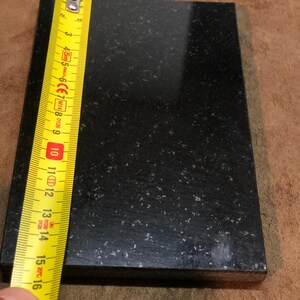 Campione di granito nero e marmo: piastrella in pietra fatta a mano per lavori fai da te (10 x 15 cm) immagine 3