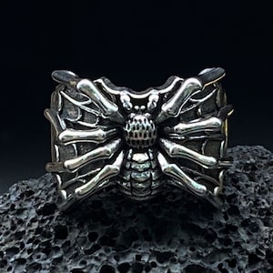 Vintage Gothic Spider Ring: Antique Silver Animal Jewelry
