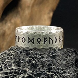 Anillo de runas de mitología vikinga nórdica de plata vintage con letras de textura mate, unisex, regalo de aniversario, fiesta, Navidad, joyería