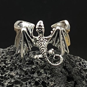 Vintage Gothic Dragon Wing Ring: Punk Biker Jewelry