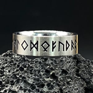 Anillo unisex de runas vikingas nórdicas con borde recto, amuleto Futhark mítico liso, banda de acero inoxidable, joyería con letras punk retro
