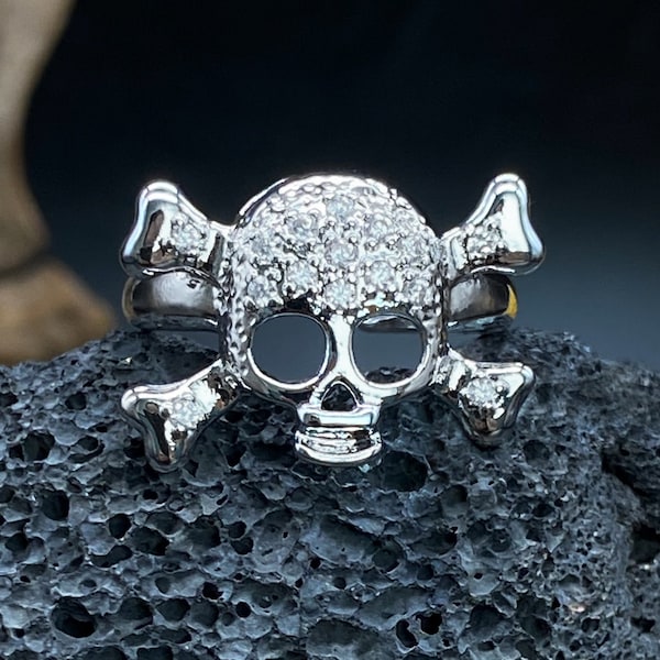 Hollow Diamond Skull Head Ring with White Zircon Skull Trendy Men's Ring Cold and Punk Motorcycle Halloween Jewelry