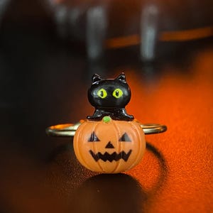 Halloween Black Cat Pumpkin Ring: Adjustable Gold Band Art Decor
