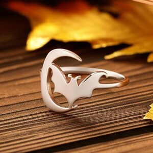 Bague ailes de chauve-souris en croissant : bijoux gothiques en argent pour Halloween