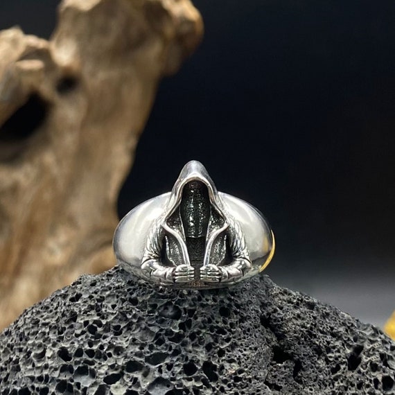 Gothic Punk Copper Ring: Assassin Cloak Windbreaker, Art