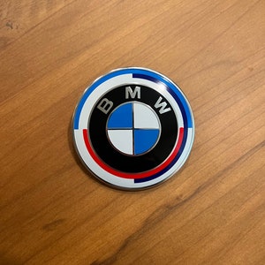 Emblema BMW 82 MM 3 Pines autoadhesivo Blanco/Negro Performance