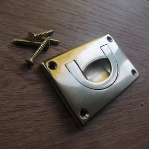 チェストハンドル ヴィンテージ オールドイングリッシュ家具 埋め込み式引き出し 食器棚 フラッシュインセット トラップハンドル キャンペーンプル ポリッシュ真鍮