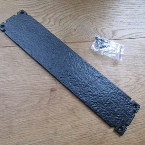OLDHILL IRONWORKS SCHWARZ antik Massiv Gusseisen Vintage rustikal Fingerplatte Schiebetür Gothic Tudor Platte