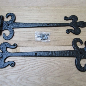 Rustic iron tee/t hinges vintage old country cottage Fleur de lys Spear arrow head old English strap t hinges black antique finish 18&quot;