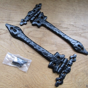 Rustic Black antique door hinges cast iron traditional old English cottage country decorative ornate door t hinges Strap tee hinges