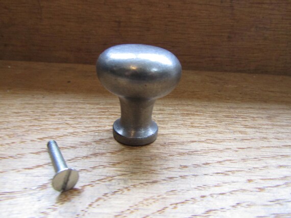 IronmongeryWorld Cast Iron Cabinet Knob – Vintage Retro Black – Kitchen Cupboard Drawer Hardware