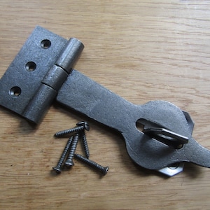 Rustikales Eisen Vintage Sicherheitshasp und Heftklammer Latch Lock Deckenbox Truhenschrankschloss Antikes rustikales Finish