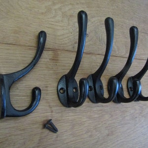 Ganchos industriais antigos pretos, estilo vintage retrô rústico tradicional vitoriano para chapéus e casacos, ganchos para pendurar roupas, estilo inglês antigo.