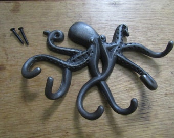 Ganchos múltiples rústicos de pulpo, gancho de hierro fundido náutico marino, gancho vintage antiguo decorativo adornado, decoración de pared, percha de hierro antiguo