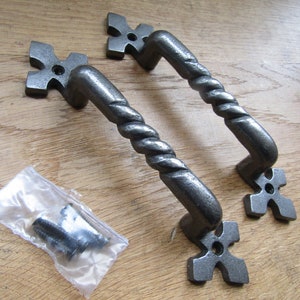 Rustic iron door pull handle fleur de lys vintage old style cast iron cupboard wardrobe cabinet door Antique iron furniture pull handle