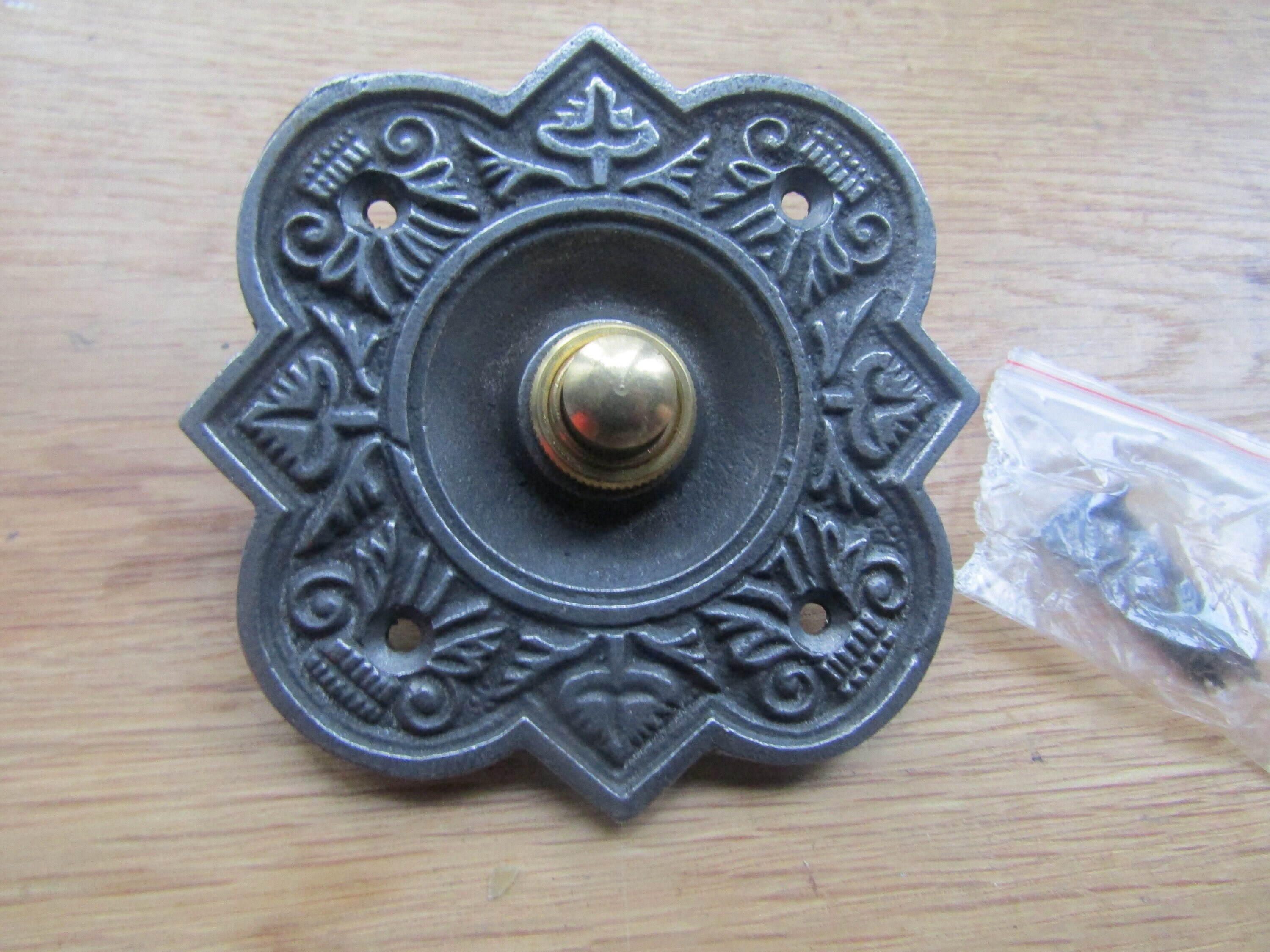 Vintage Handglocke Aus Gusseisen Mit Rustikaler Patina Im