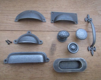 Tirador de cajón de armario de estilo victoriano retro industrial rústico vintage de hierro fundido, tirador de taza de HIERRO ANTIGUO