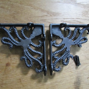 PAIR of Rustic shelf brackets OCTOPUS Cast iron Decorative Scaffold Victorian rustic vintage retro shabby Antique iron Shelving brackets
