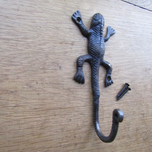 Rustic iron vintage coat hook retro LIZARD hanger pegs vintage cast iron antique iron finish