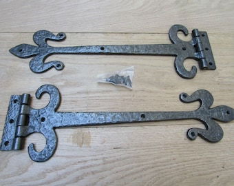 Rustic iron tee/t hinges vintage old country cottage Fleur de lys Spear arrow head old English strap t hinges Antique Iron finish 18"