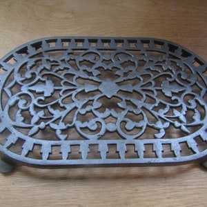 Ornate decorative CAST IRON TRIVET hot plate pot pan stand log fire pot pan stand holder rustic vintage country kitchen worktop protector