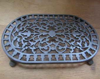 Ornate decorative CAST IRON TRIVET hot plate pot pan stand log fire pot pan stand holder rustic vintage country kitchen worktop protector