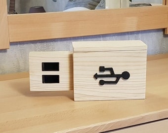 Boite de rangement pour clés USB, pièce unique et original.