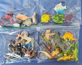 Animales de juguete antiguos: caballos, peces, animales de granja y dinosaurios. Vea todas las imágenes.