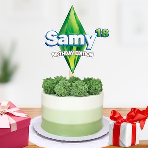 Pode incluir: Um bolo de aniversário com cobertura degradê verde e branco, coberto com elementos decorativos verdes e um topo de bolo que diz "Samy 18 Birthday Edition". Dois presentes embrulhados com laços estão em ambos os lados do bolo.