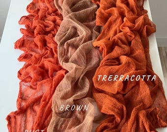 Terracotta Cheesecloth Table Runners Mariage Automne, Fall wedding ceremony arches decor