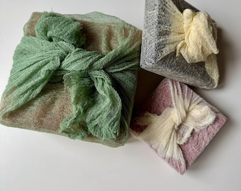 Handgeverfd gaas Furoshiki: herbruikbare stoffen cadeauverpakking
